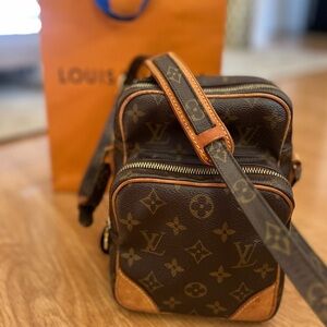 Authentic Louis Vuitton Monogram Amazon crossbody bag .